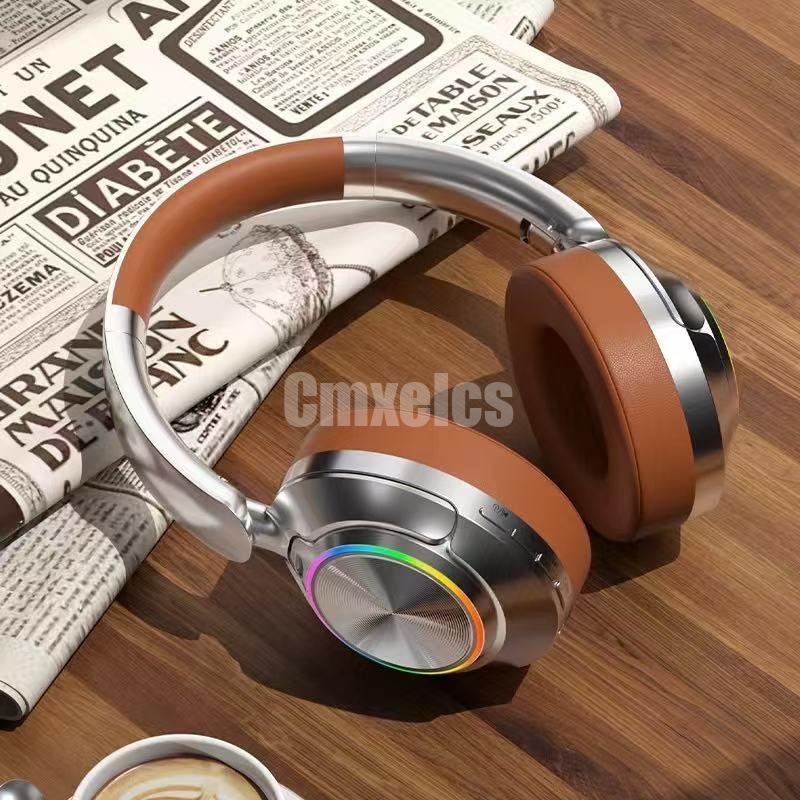Classic design wireless headphone with led